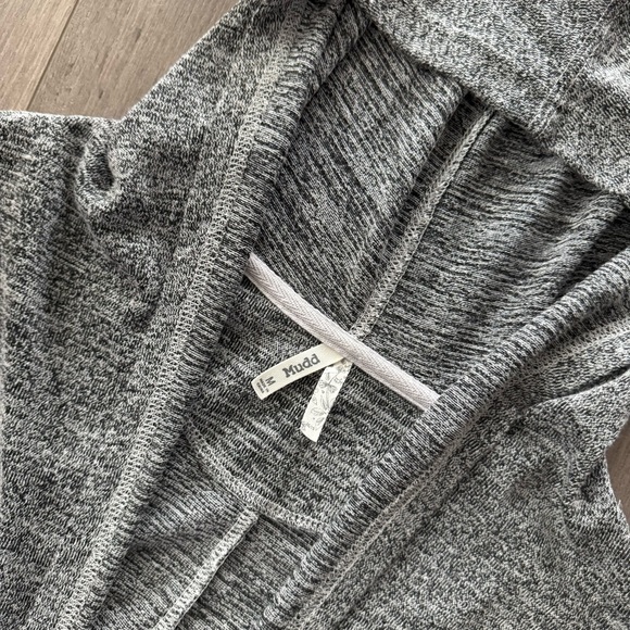 ❄️BF SALE❄️ New Mudd Jeans Heather Grey Hooded Cardigan Sweater - Picture 3 of 4
